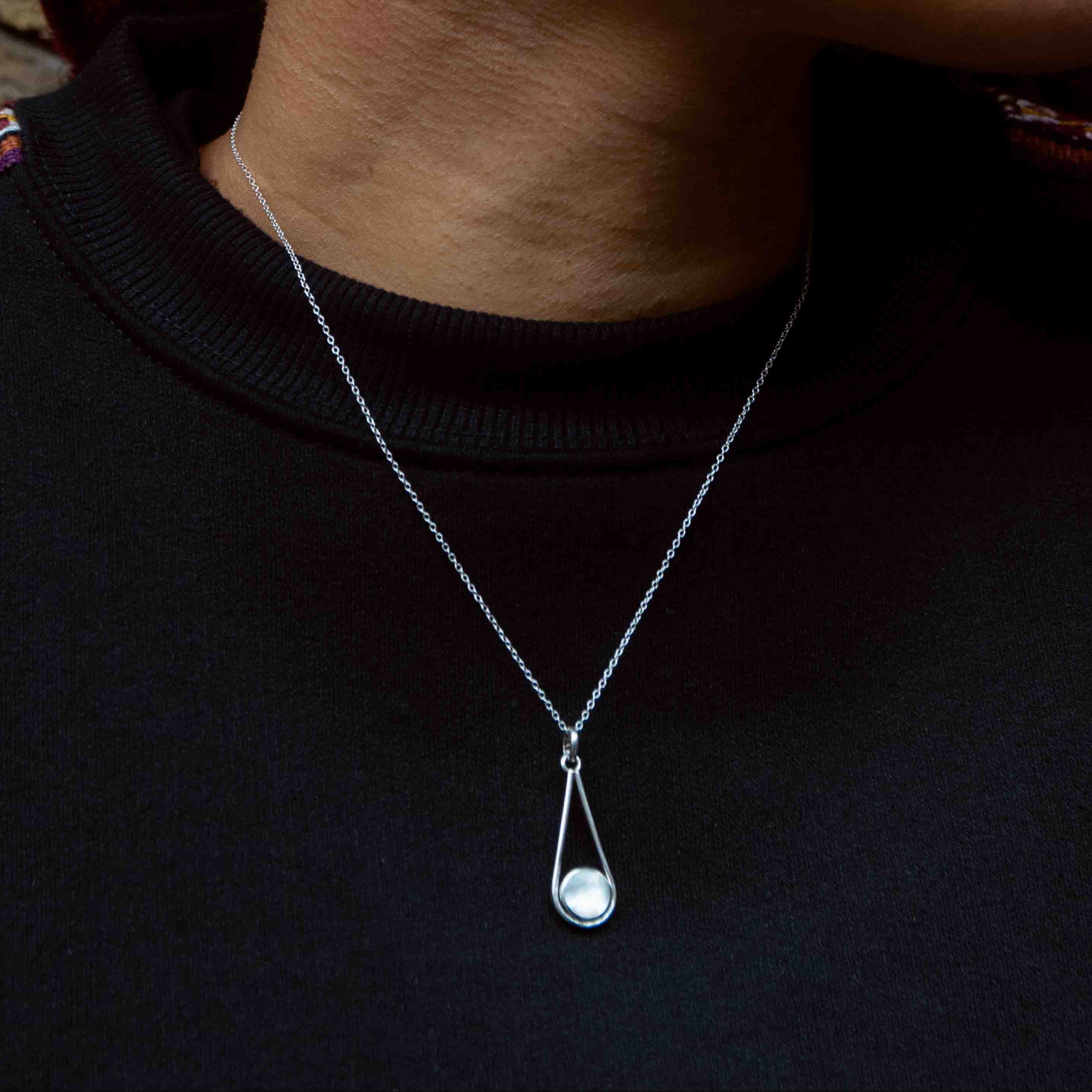 Mother of pearl and silver 950 drop necklace