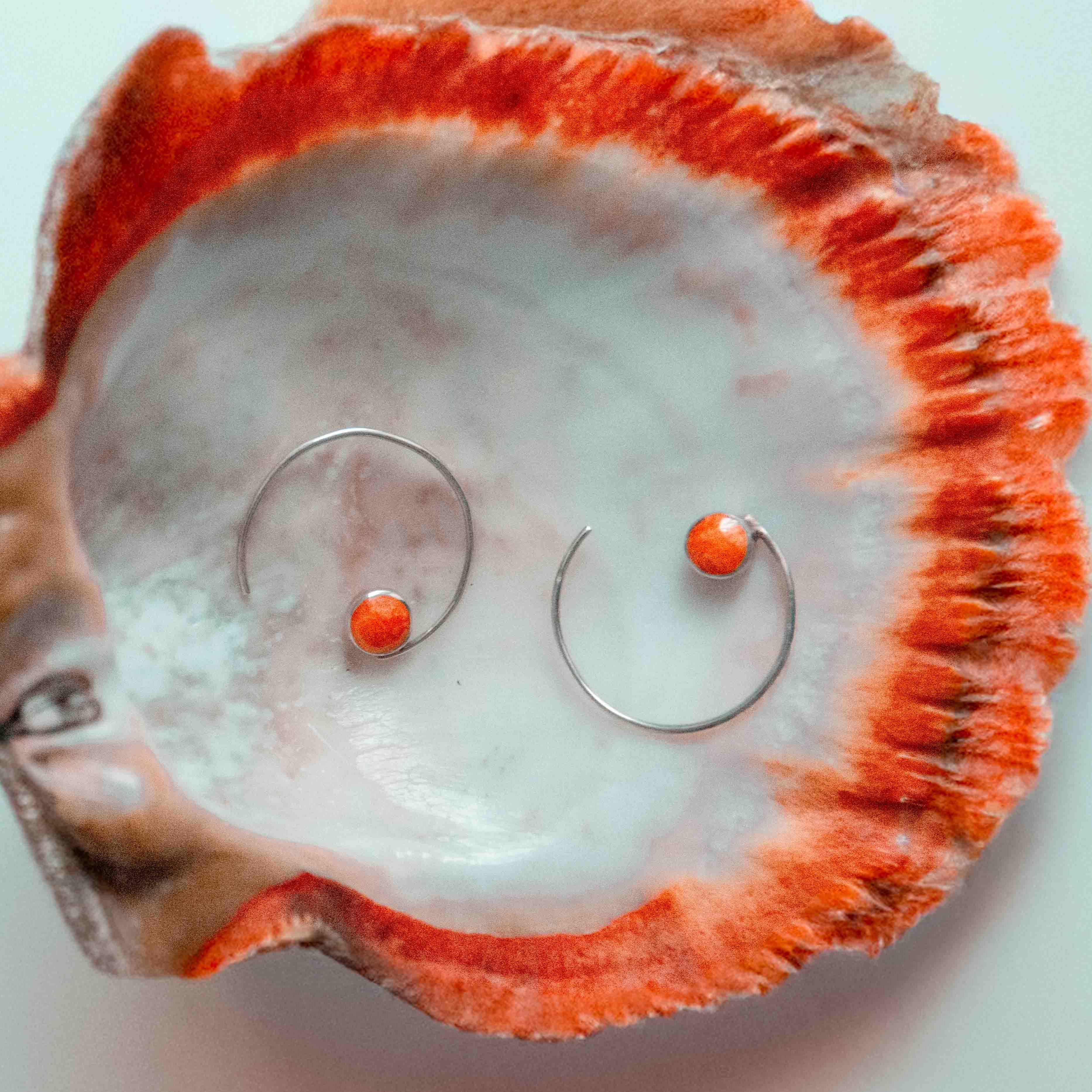 Orange spondylus and silver 950 open hoops earrings