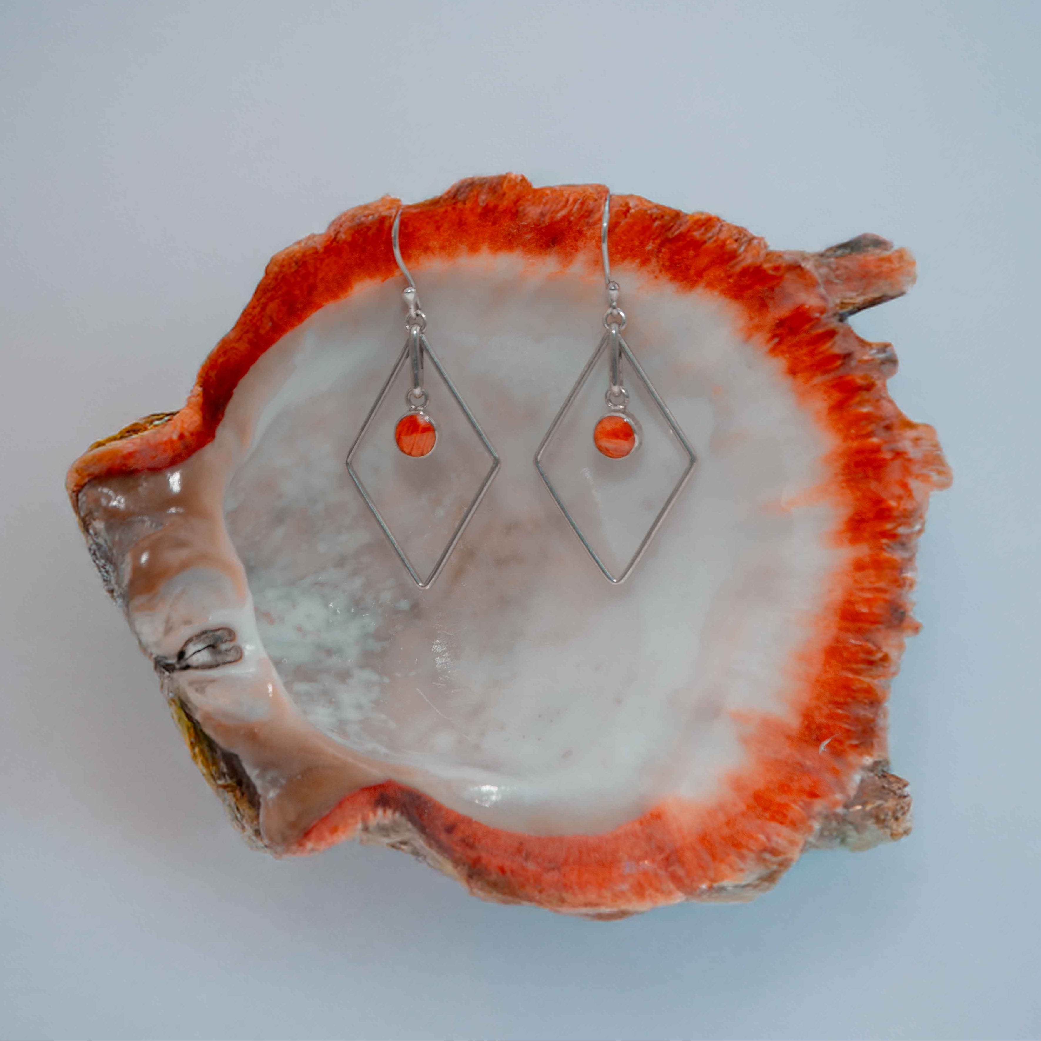 Orange spondylus and silver 950 rhombus drop earrings