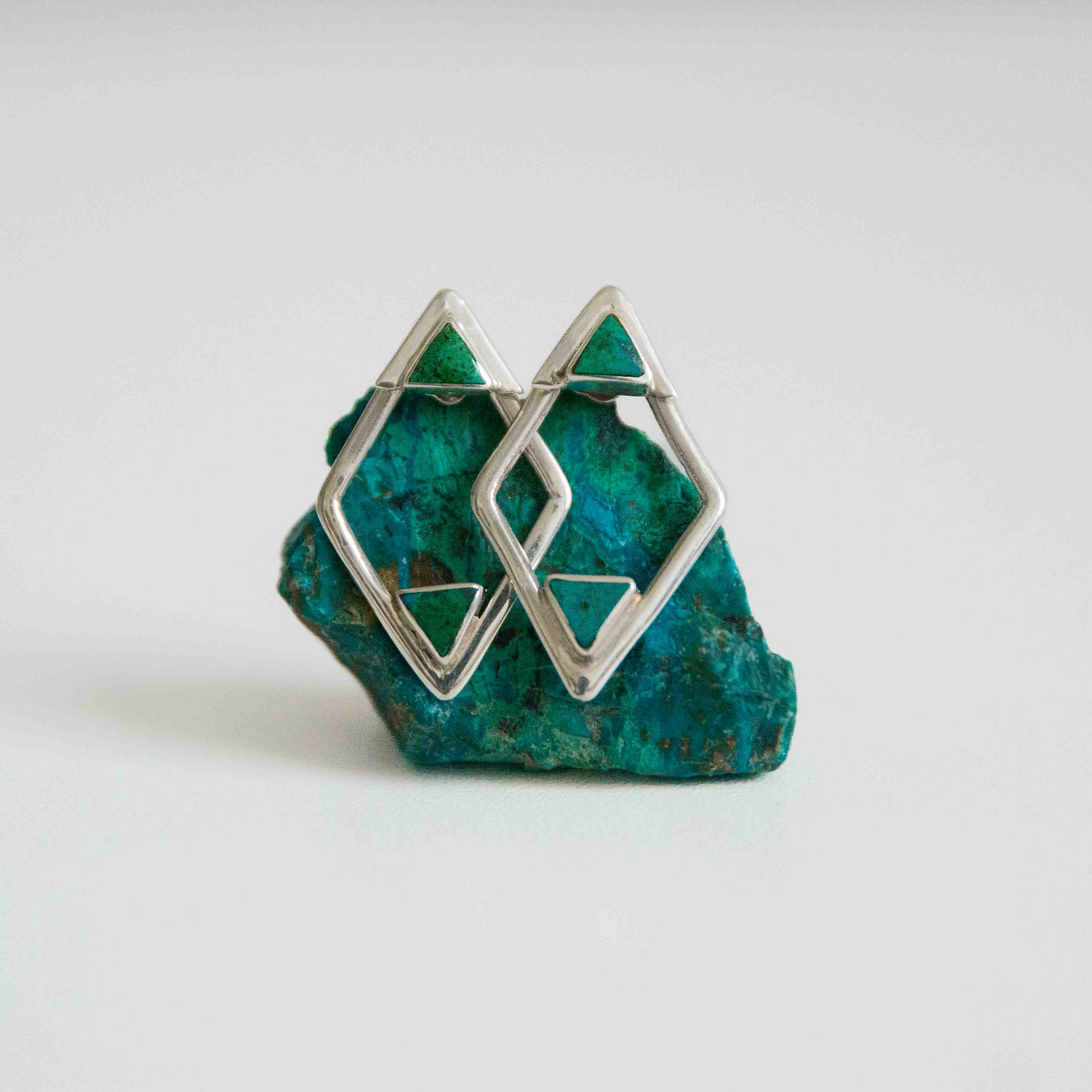 Rhombus silver 950 stud earrings with chrysocolla